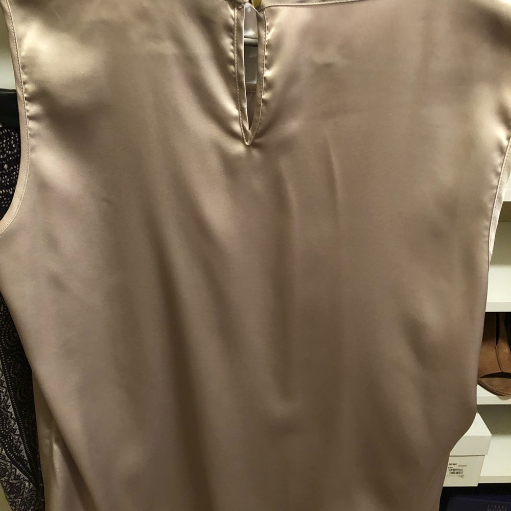 Neutral silky shell - Picture 2 of 4